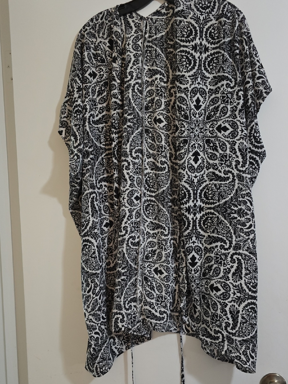 Black & White Paisley Tie-Front Kimono